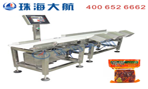 火鍋底料稱重分揀機(jī):自動(dòng)分選出欠重超重品,凈含量檢測把關(guān)手