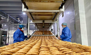 了解餅干配重機(jī)如何實(shí)現(xiàn)精準(zhǔn)配重及自動(dòng)化輸送，提升餅干生產(chǎn)效率